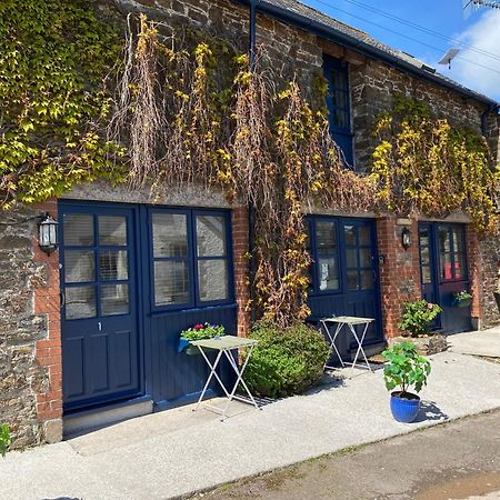 The Ivy Barn Holbeton Hotel Exterior foto